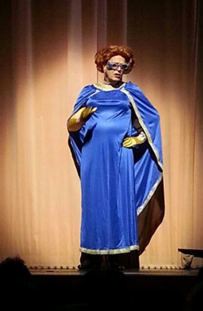 El exministro holandés Gerrit Zalm, vestido como Priscilla.