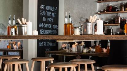 Interior de la cafetería Neighbourhood, en el barrio de Vesterbro, en Copenhague.