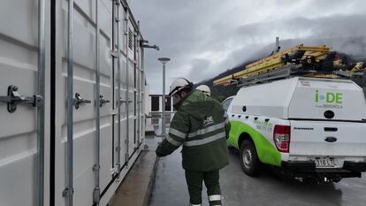 La batería instalada por i-DE en Valcarlos. FOTO CEDIDA POR IBERDROLA