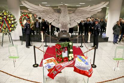 El ataúd de la leyenda del fútbol portugués Eusébio durante el servicio fúnebre en el estadio del Benfica.