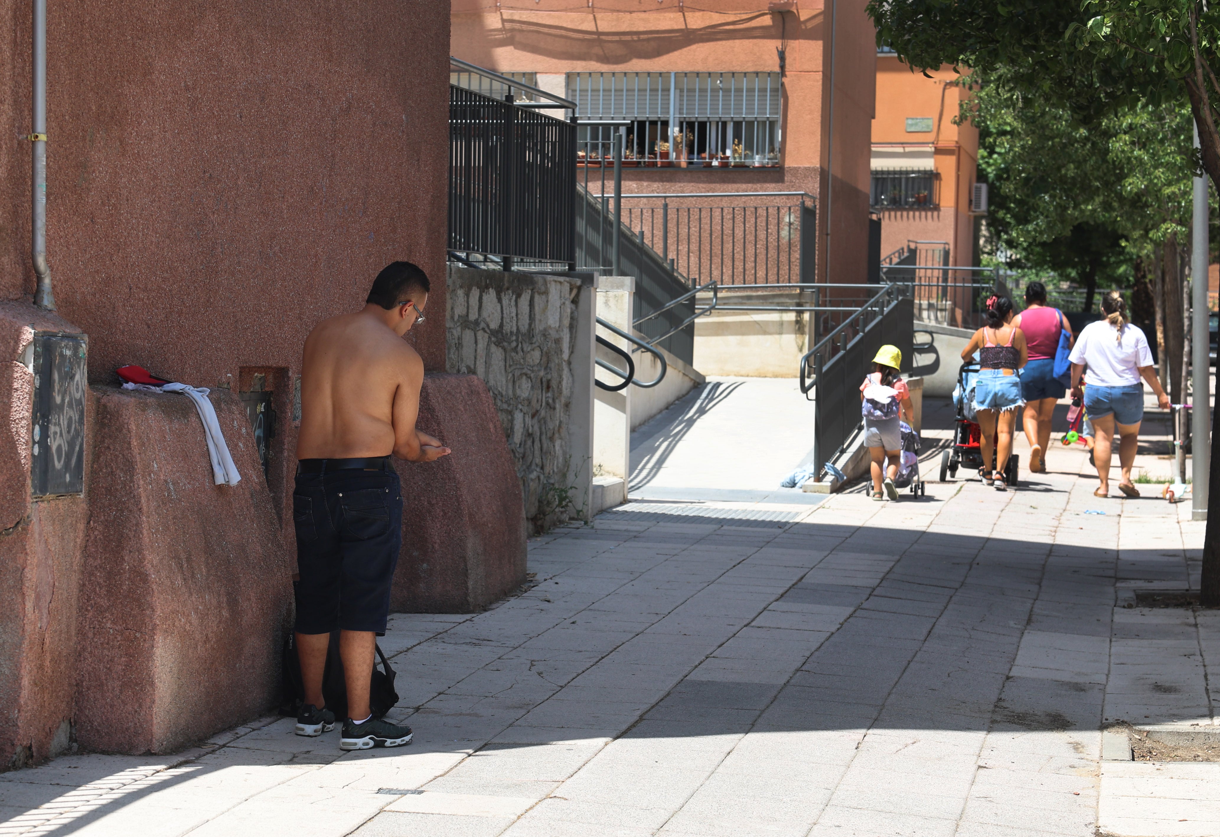 En Madrid, la ola de calor castiga a San Cristóbal por ser el cuarto barrio más pobre de España