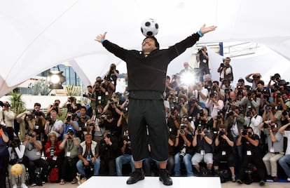 Diego Armando Maradona, durante la sesión fotográfica en la presentación del documental 'Maradona' en el 61º Festival Internacional de Cine de Cannes de 2008.