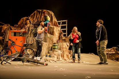 Escena de la obra de teatro 'Los de ah', de Claudio Tolcachir.