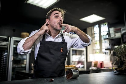 Jordi Roca, al seu obrador al restaurant El Celler de Can Roca de Girona, divendres.