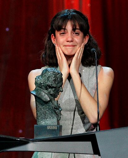 La actriz Marina Comas llora al recoger el Goya a mejor actriz revelación.