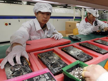 Linha de produção da Foxconn, montadora de iPhones, em Shenzhen (China).