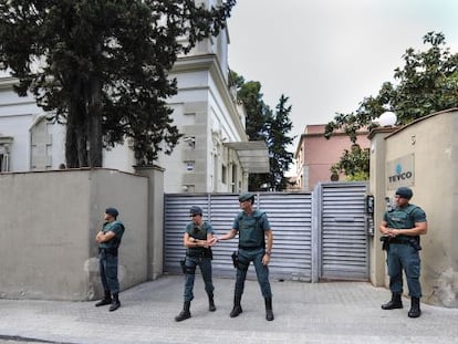 La Guàrdia Civil davant de l'empresa Teyco, dijous passat.