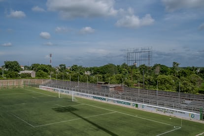 El campo de fútbol del estadio Armando Tuirán, una de las obras que llevó acabo el exsenador.