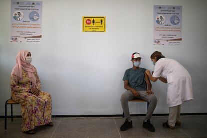 Vacunación de adolescentes el 31 de agosto en Rabat.