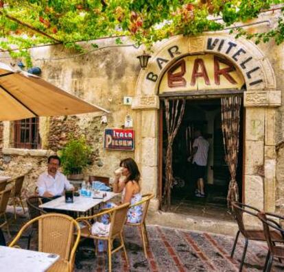 Terraza del bar Vitelli, en Savoca (Sicilia).