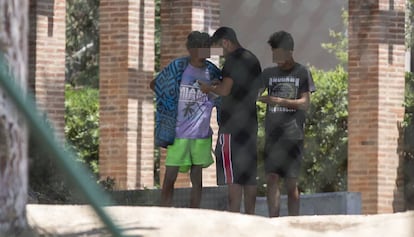 05/07/2019 Jóvenes MENA,en el interior del albergue Batista i Roca de El Masnou donde ayer algunos de ellos fueron agredidos por manifestantes que protestaban por su presencia. Foto: Joan Sánchez