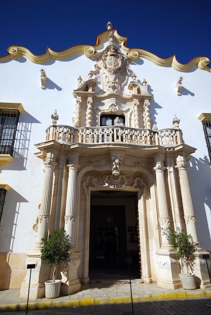 Fachada del palacio del Marqués de la Gomera, en la calle San Pedro de Osuna. 