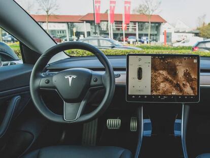 Tesla ha activado el autopilot completo pero, ¿cómo funciona?