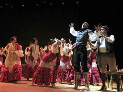 Ensayo de 'El Quijote, al compás de un sueño', que el jueves se presenta en el teatro Arteria Coliseum, de la compañía Prodigio BAF Flamenco.