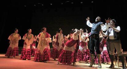 Ensayo de 'El Quijote, al compás de un sueño', que el jueves se presenta en el teatro Arteria Coliseum, de la compañía Prodigio BAF Flamenco.