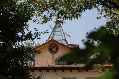 La Colonia de la Prensa del distrito de Carabanchel debe su fundación a un grupo de profesionales del periodismo y de las letras denominado Los cincuenta. Constituidos en cooperativa y de estilo art-decó, iniciaron en 1910 la construcción de este singular conjunto arquitectónico, con 39 hoteles y 17 parcelas sin edificar.