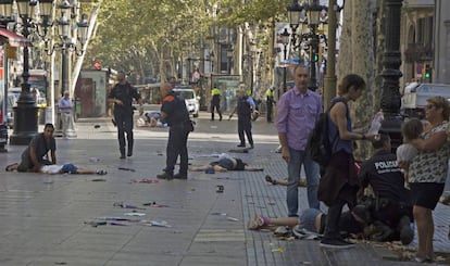 Víctimas del atentado de Barcelona, el 17 de agosto de 2017. Imagen ganadora del Premio Ortega y Gasset de Fotografía.