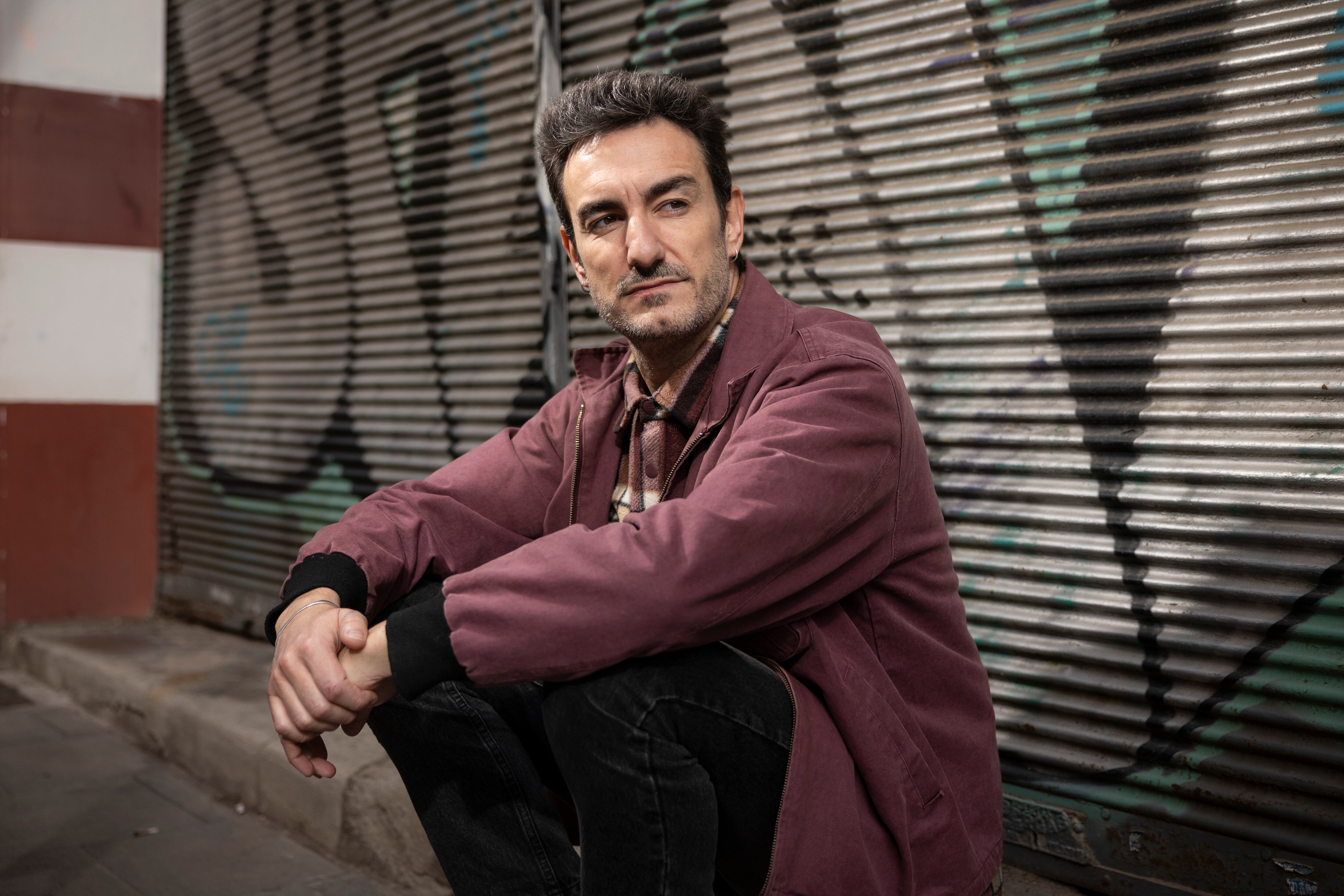 El actor Miki Esparbé, a finales de noviembre en el barrio de Gràcia, en Barcelona.