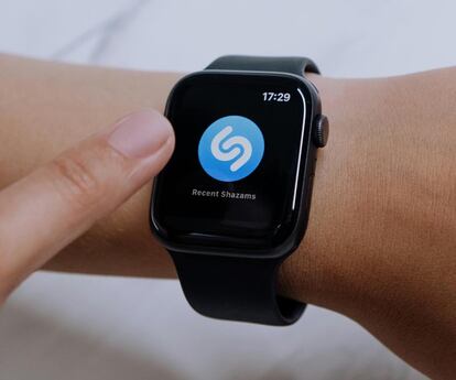 Shazam en uso en un reloj Apple Watch