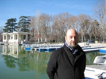 Alfonso Bolaños dirige las instalaciones deportivas del estanque del Retiro desde 2001.