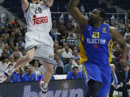 Carroll se eleva ante Schortsanitis