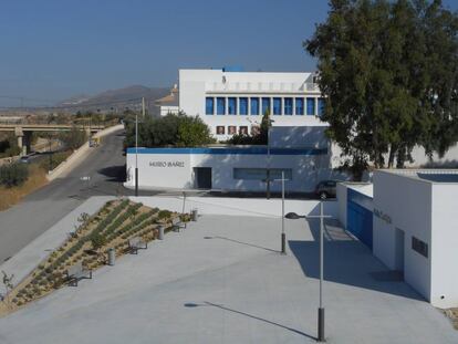 Vista del Museo Ibáñez y, a la derecha, el Centro Pérez Siquier de fotografía en Olula del Río (Almería).