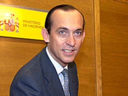 Estanislao Rodríguez Ponga, secretario de Estado de Hacienda, antes de la rueda de prensa de ayer, 24 de abril de 2002