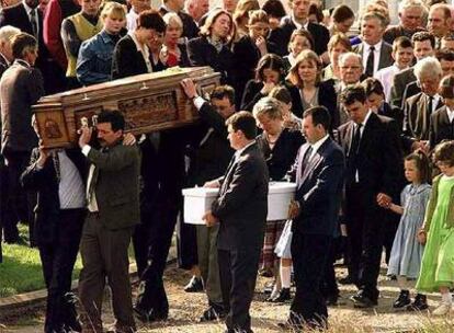 Fotografía de archivo del día de los funerales por las víctimas del atentado.