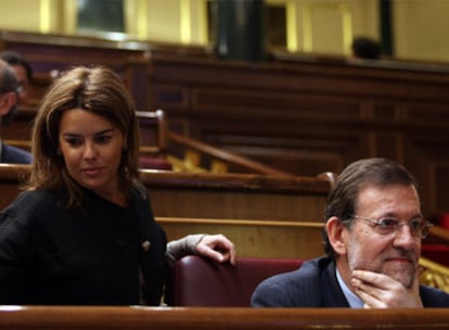 Soraya Sáenz de Santamaría, junto a Mariano Rajoy, en el Congreso.