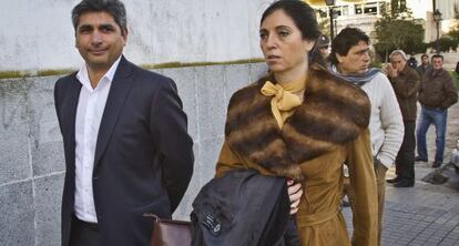 Cortés, a su llegada a la Audiencia de Huelva el martes.