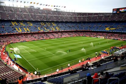 Vista panorámica del Camp Nou antes del partido.