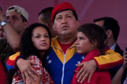 El presidente Chávez con sus hijas el pasado día 11.