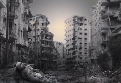 La imagen muestra las ruinas de una ciudad siria con una muñeca en primer plano.