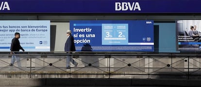 Escaparate de una oficina de BBVA.