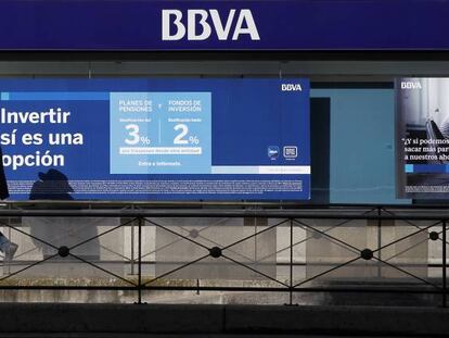 Escaparate de una oficina de BBVA.