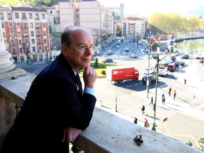 Ibon Areso, en el balcón del Ayuntamiento de Bilbao.