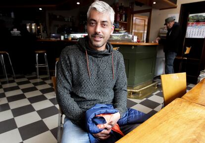 Emilio Salvador, en un bar de Trespaderne este viernes. 
