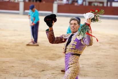 Manuel Escribano, en la vuelta al ruedo tras la muerte del quinto de la tarde.