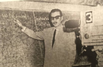 Primera clase de matemáticas del profesor Vianney Vergara en el Canal Once, en 1959.