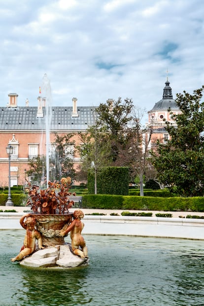 Considerados los más bellos de su época, el conjunto de jardines históricos del Palacio Real de Aranjuez han inspirado a artistas como el compositor Joaquín Rodrigo o el pintor Santiago Rusiñol.
