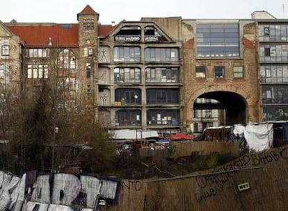 Aspecto exterior de la casa de los artistas, Tacheles, en el centro de Berlín, el pasado diciembre.