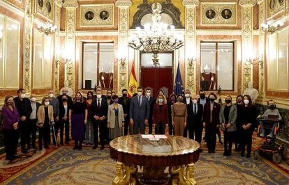 Imagen de los firmantes de la renovación del Pacto de Estado, en el Congreso este jueves.