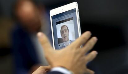 Rivera contesta a los ciudadanos a través de Twitter.