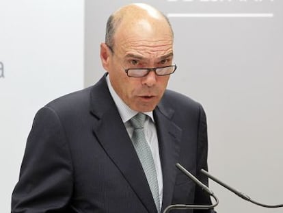 Antoni Esteve, presidente de Farmaindustria, en la firma del protocolo con Hacienda y Sanidad en noviembre.