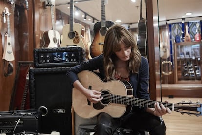 Carla Bruni trae a Barcelona y Madrid las canciones de su disco 'French Touch'.