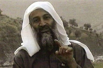 Osama Bin Laden, durante una grabación sin fecha obtenida en abril de 2002 por el canal de televisión MBC.