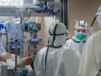 Sanitarios de la UCI del Hospital Vall d'Hebron de Barcelona.