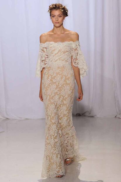 Encaje y escote 'Bardot' para Reem Acra.