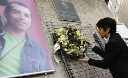 El alcalde de Ferrol, Jorge Suárez, en el homenaje a José Couso.