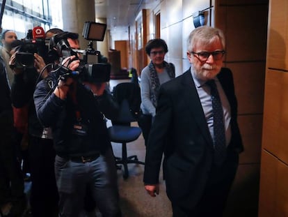 El exconsejero de Medio Ambiente Mariano Zabía, a su llegada a la comisión comisión de la Asamblea.